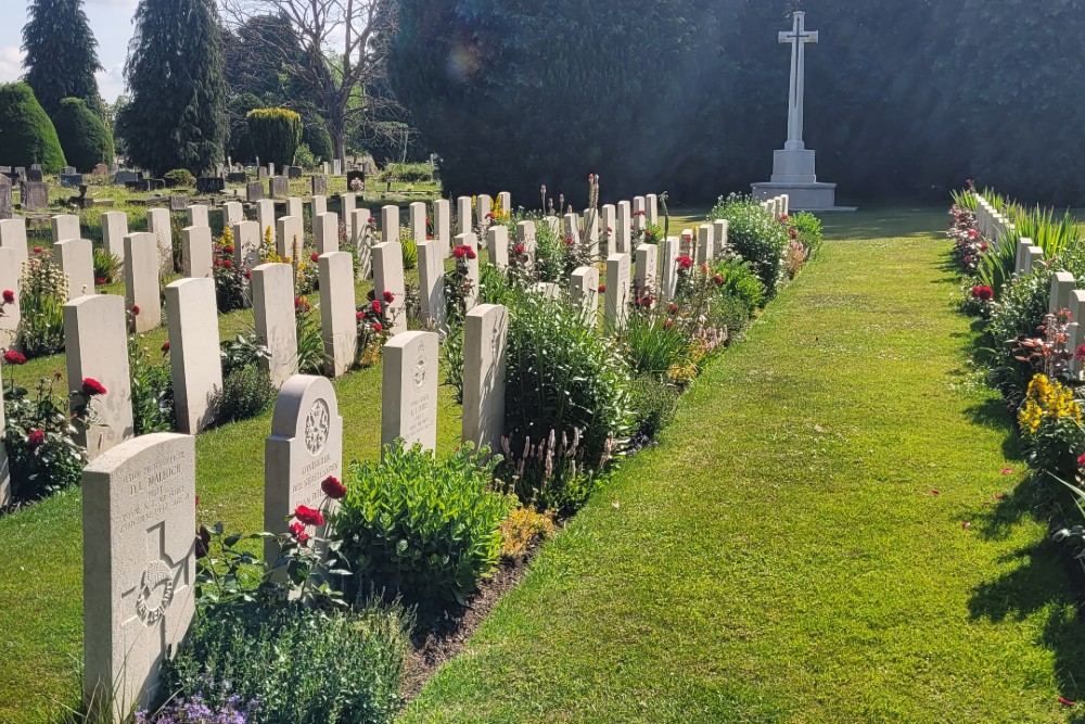 Commonwealth War Graves WW2 Plot Maidstone Cemetery #1