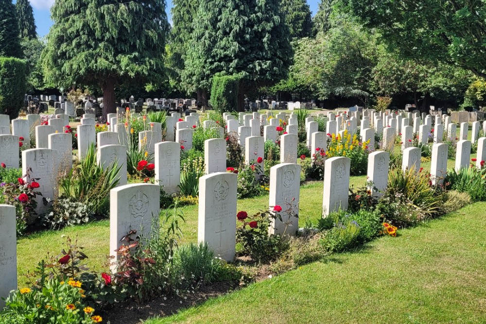 Commonwealth War Graves WW2 Plot Maidstone Cemetery #4