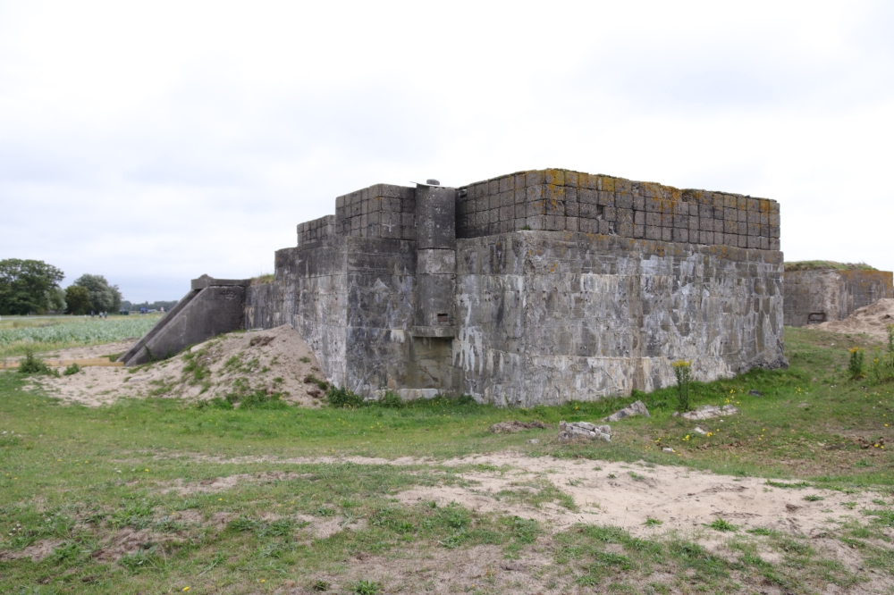 Fliegerhorst Bergen: W.N.4 - Küver 441 Bunker (A25) #2