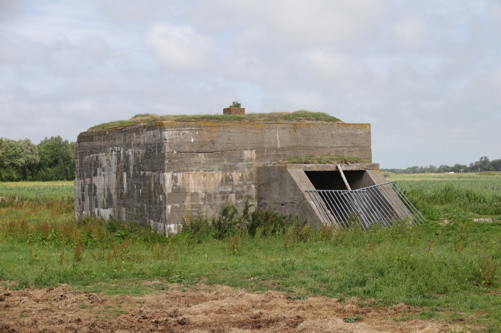 Fliegerhorst Bergen: W.N.4 - Küver 455 Bunker (A7) #3