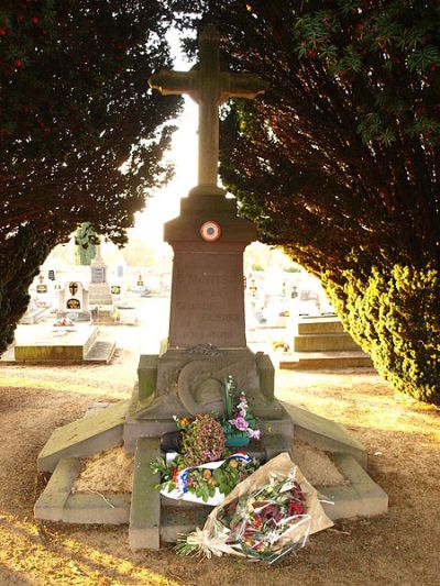 War Memorial Velles #1