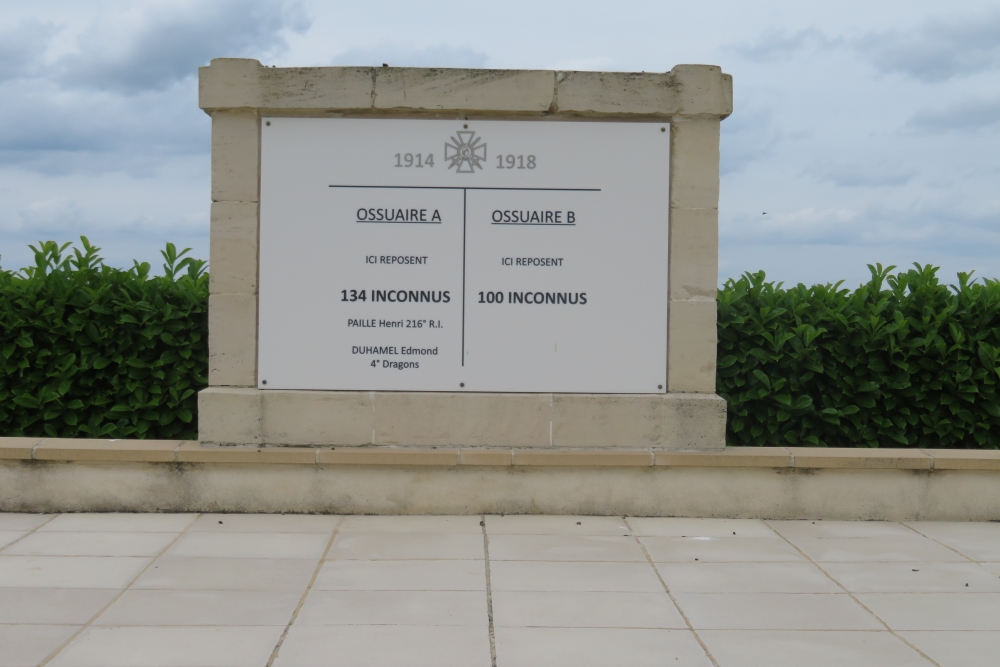 Franse Oorlogsbegraafplaats Neuilly-Saint-Front #5