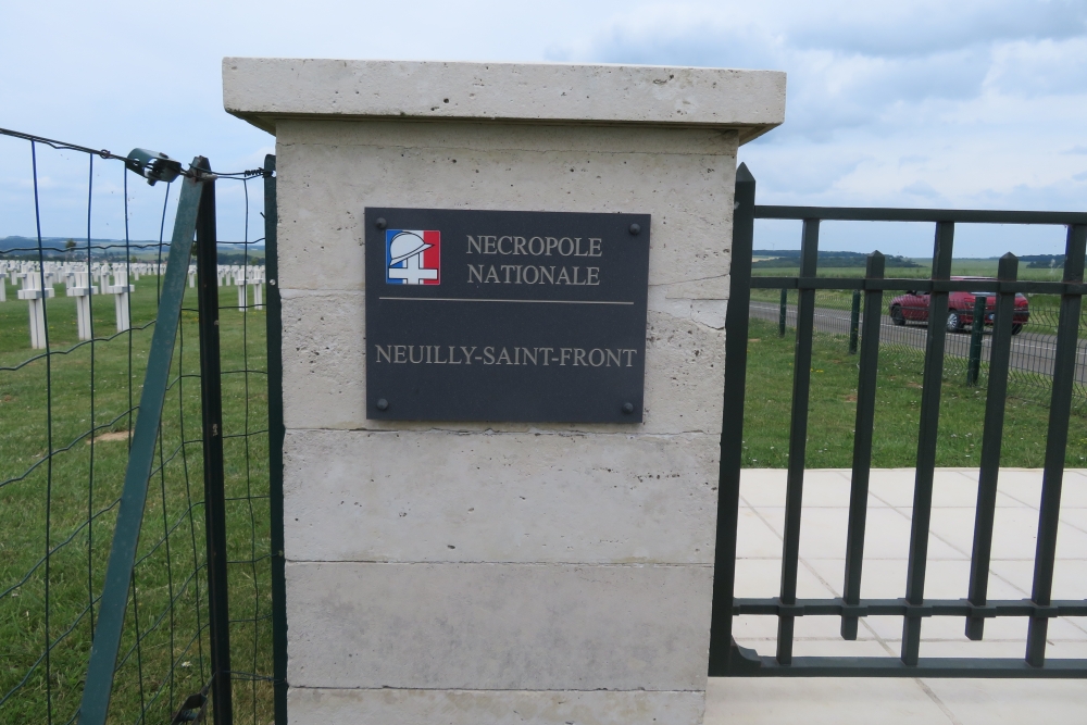 Franse Oorlogsbegraafplaats Neuilly-Saint-Front #1
