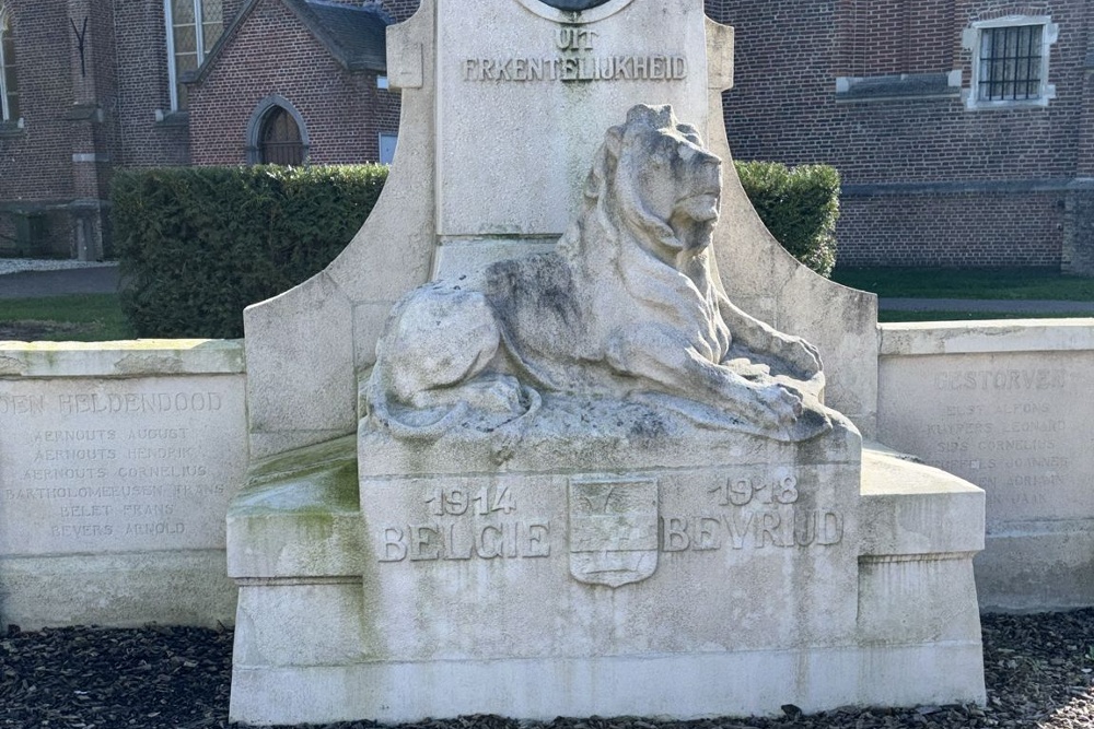 Oorlogsmonument Loenhout #2