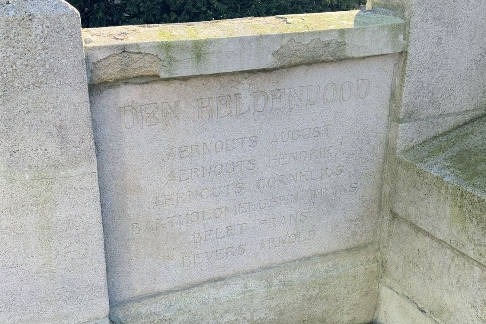 Oorlogsmonument Loenhout #4