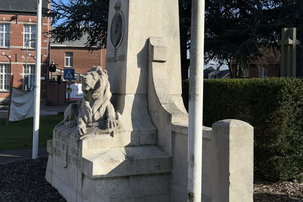 Oorlogsmonument Loenhout #5