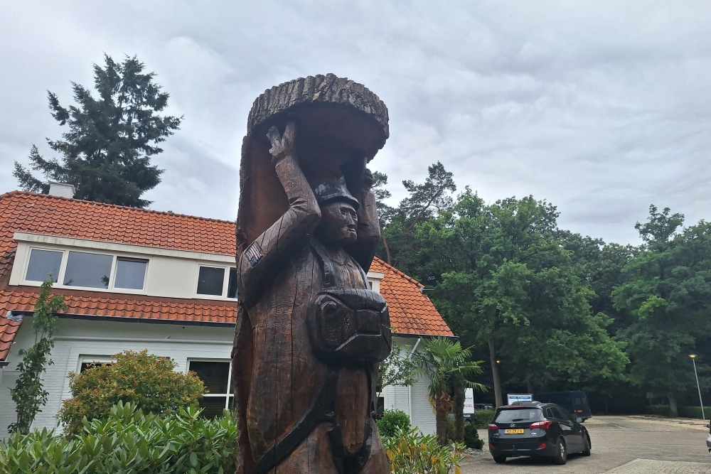Houten Beeld Para Joe #6