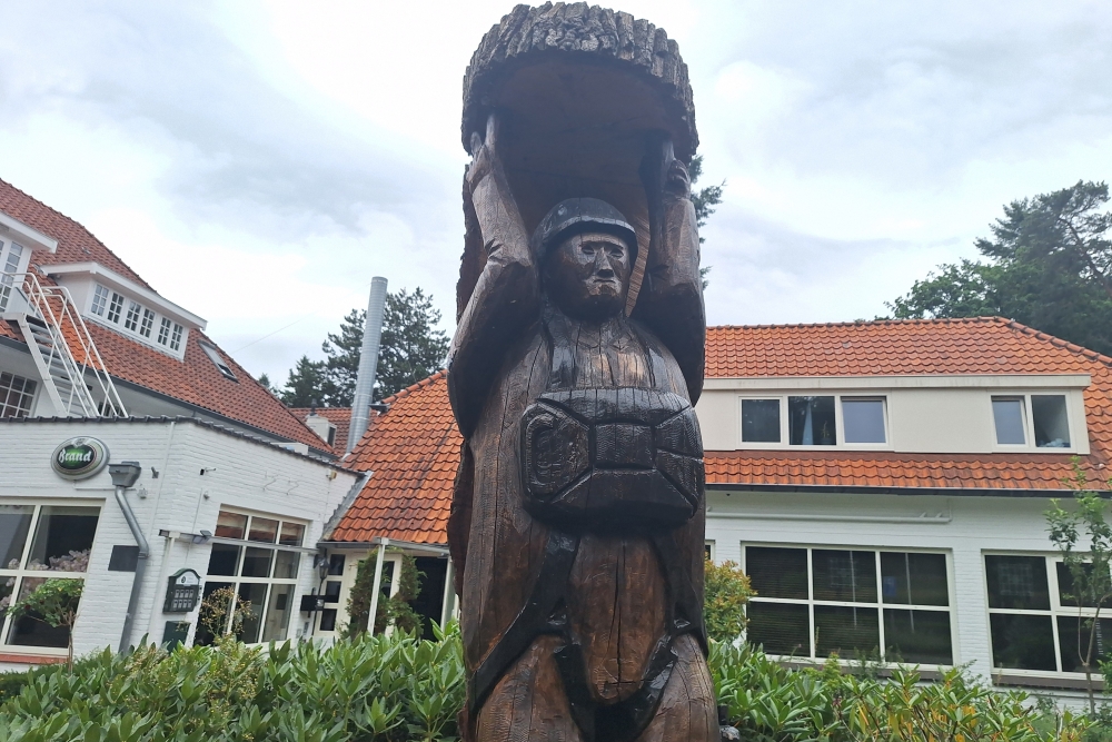 Houten Beeld Para Joe