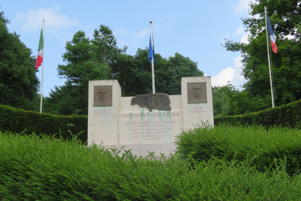 Monument  Garibaldi Lachalade