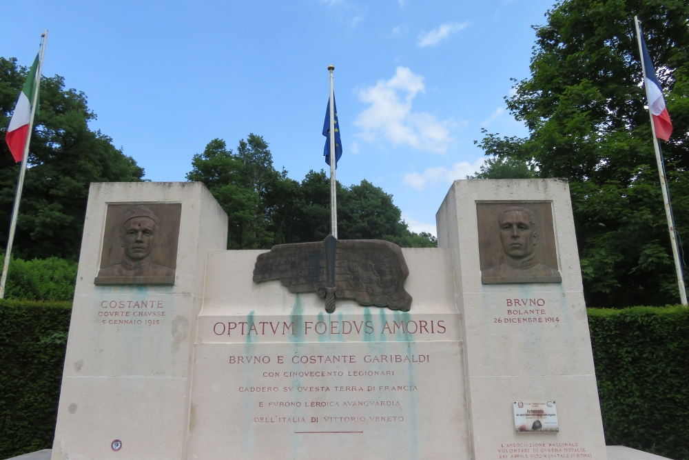 Monument  Garibaldi Lachalade #2