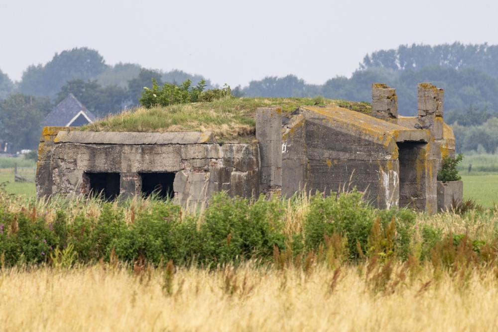 Fliegerhorst Bergen: W.N.3 - Küver 452b Bunker (C3) #1