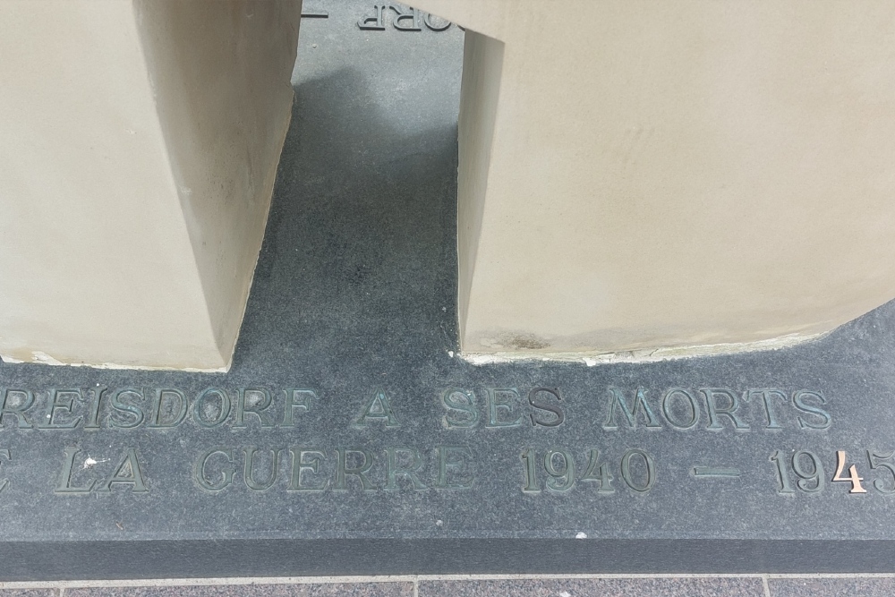 Oorlogsmonument Reisdorf #3