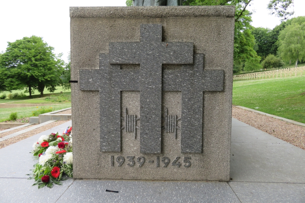 War Memorial Montauville #4