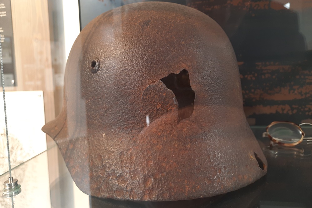 Museum Duitse Oorlogsbegraafplaats La Cambe #5