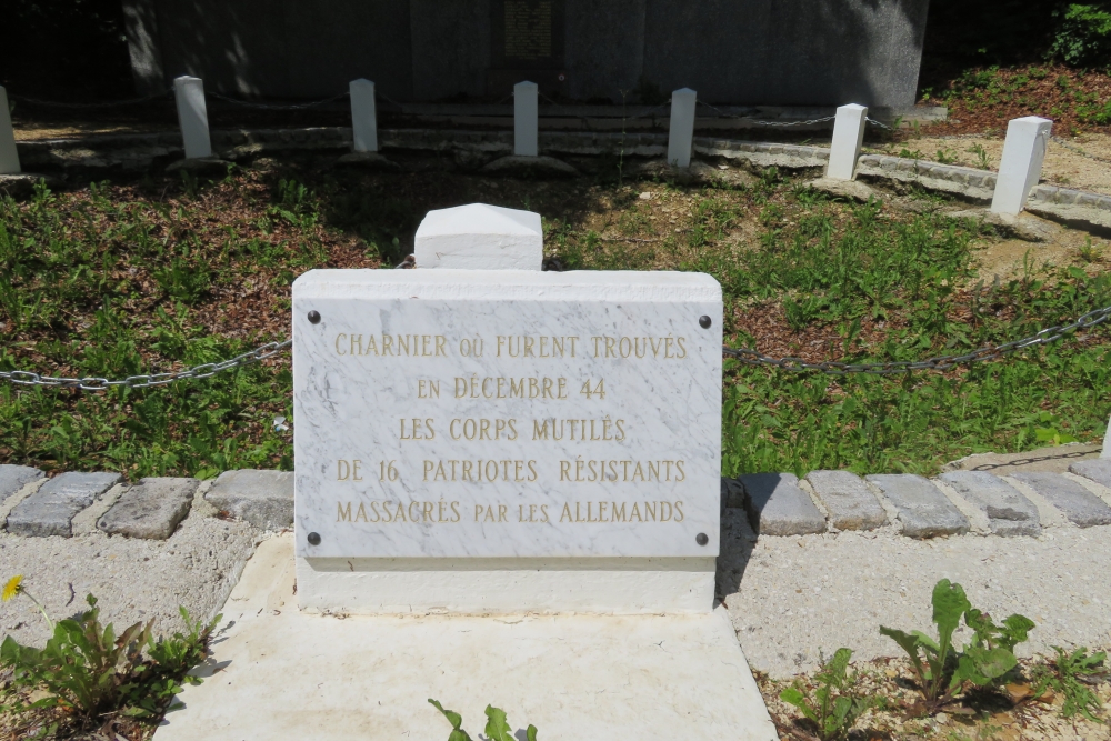 Monument des fusillés de Tavannes  Fleury-devant-Douaumont #2