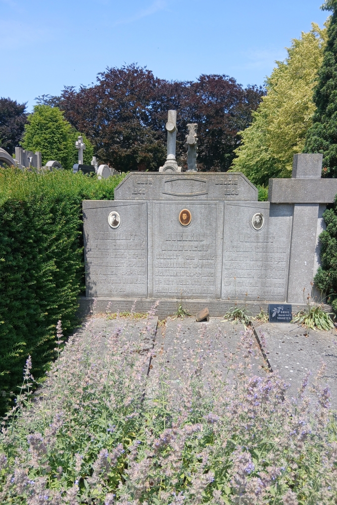 Belgium War Graves Zandvliet
