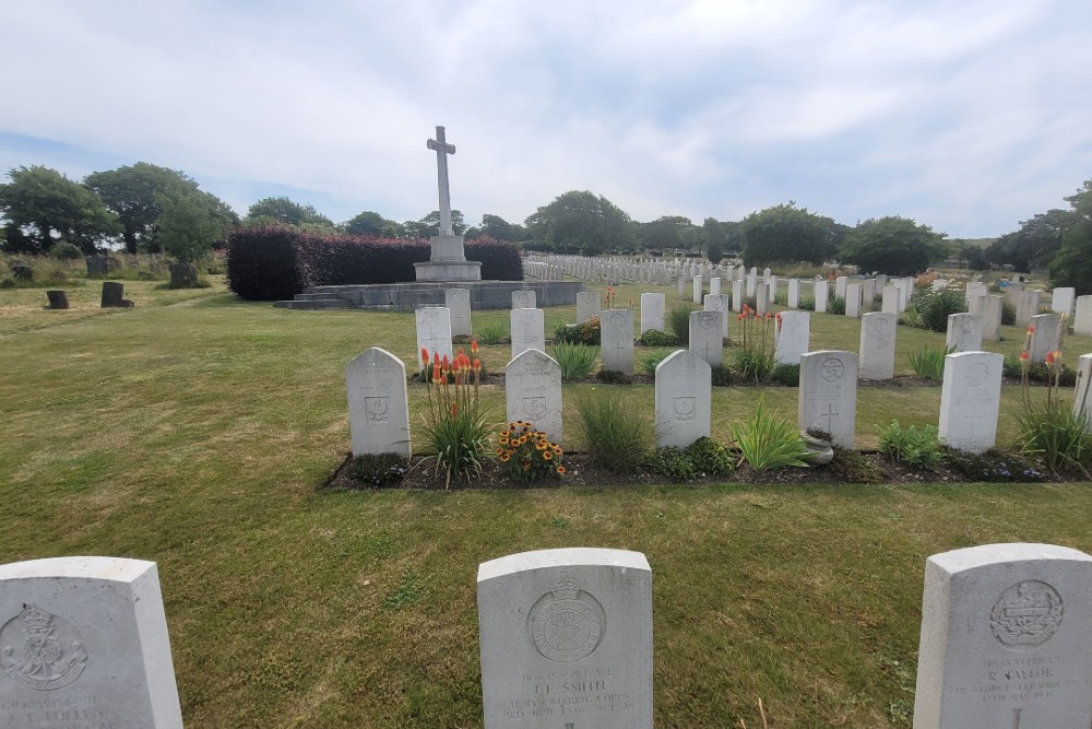 Commonwealth War Graves WW2 Plot Bear Road Cemetery Brighton #2