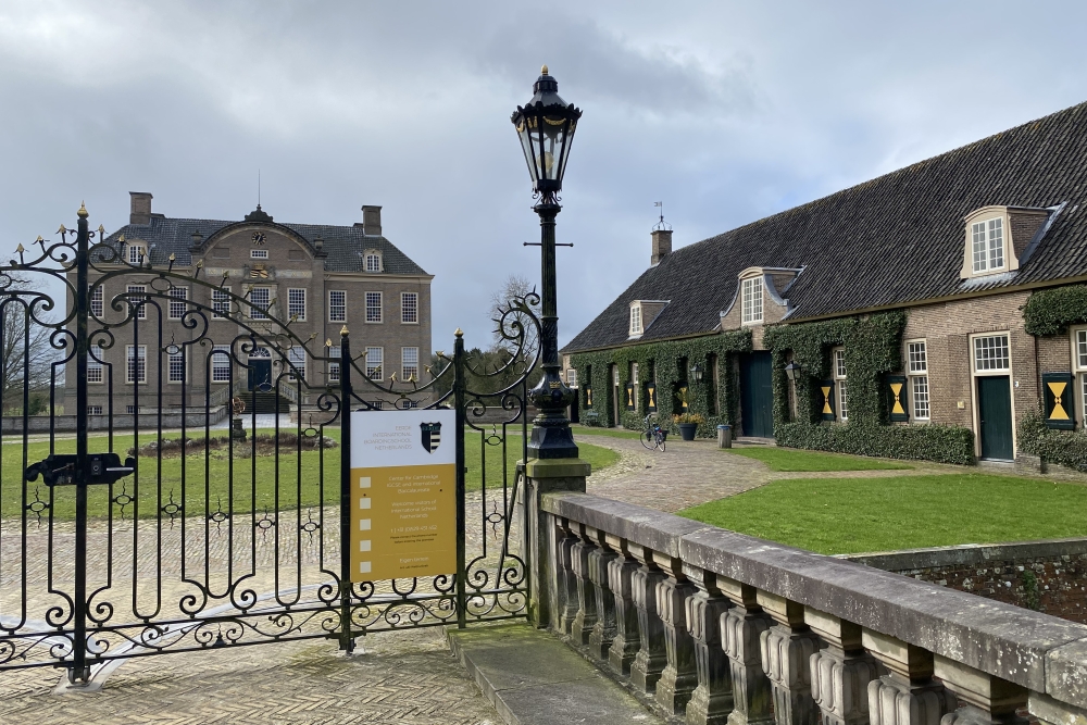Memorial Former Quaker School Kasteel Eerde