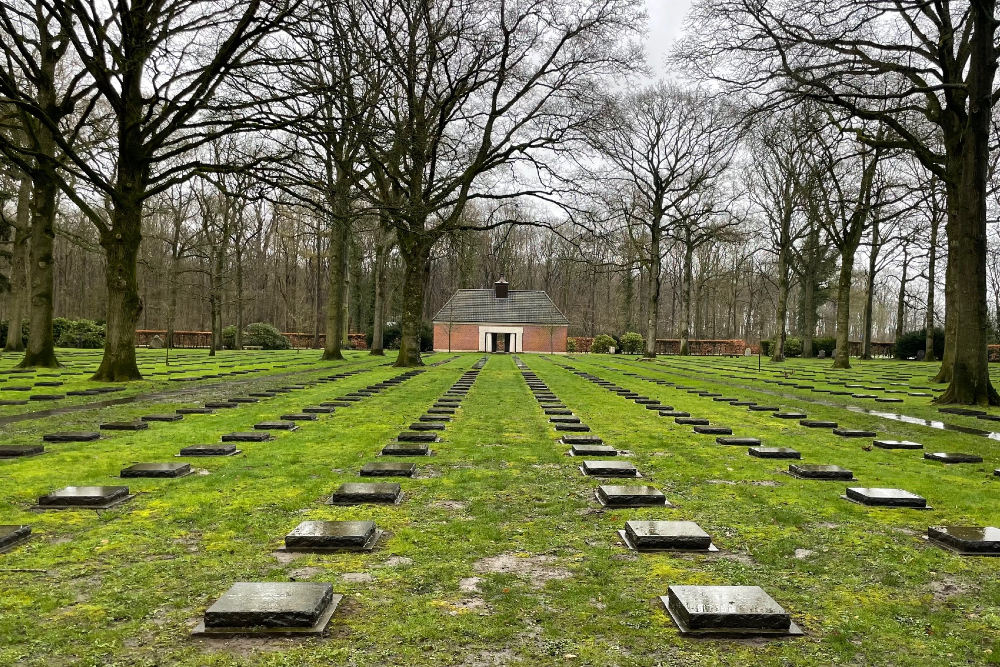 Duitse Oorlogsbegraafplaats Langemark #6