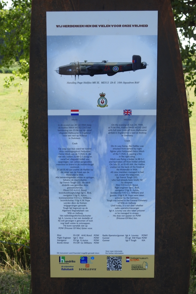 Monument Halifax MKIII MZ312 ZA-E #3
