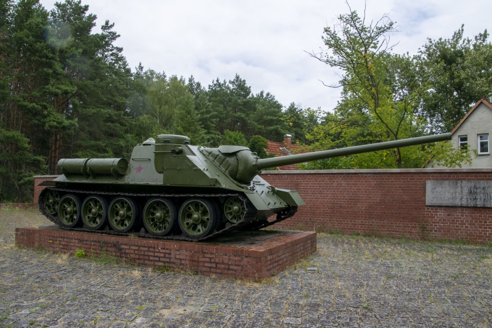 SU-100 Tank Destroyer Fürstenberg/Havel #6