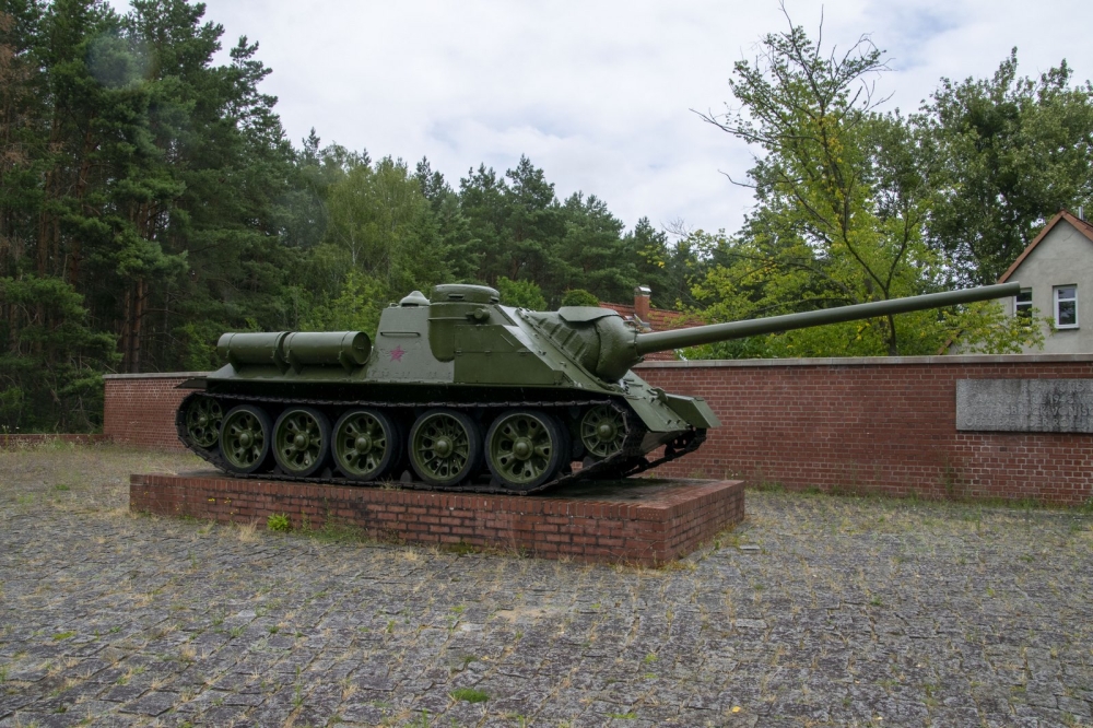 SU-100 Tank Destroyer Fürstenberg/Havel #7