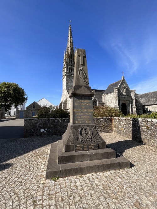 Oorlogsmonument Beuzec-Cap Sizun #1