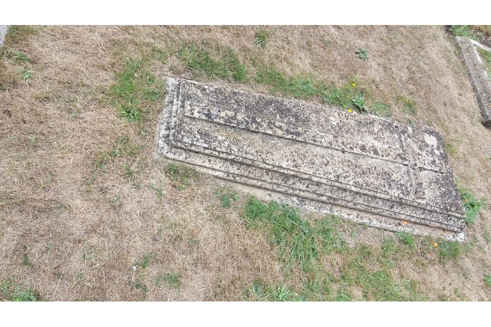 Commonwealth War Grave Wells Cathedral Cemetery #4