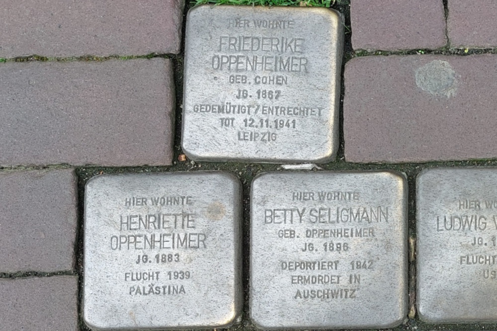 Stolpersteine Voßstraße 42 #2