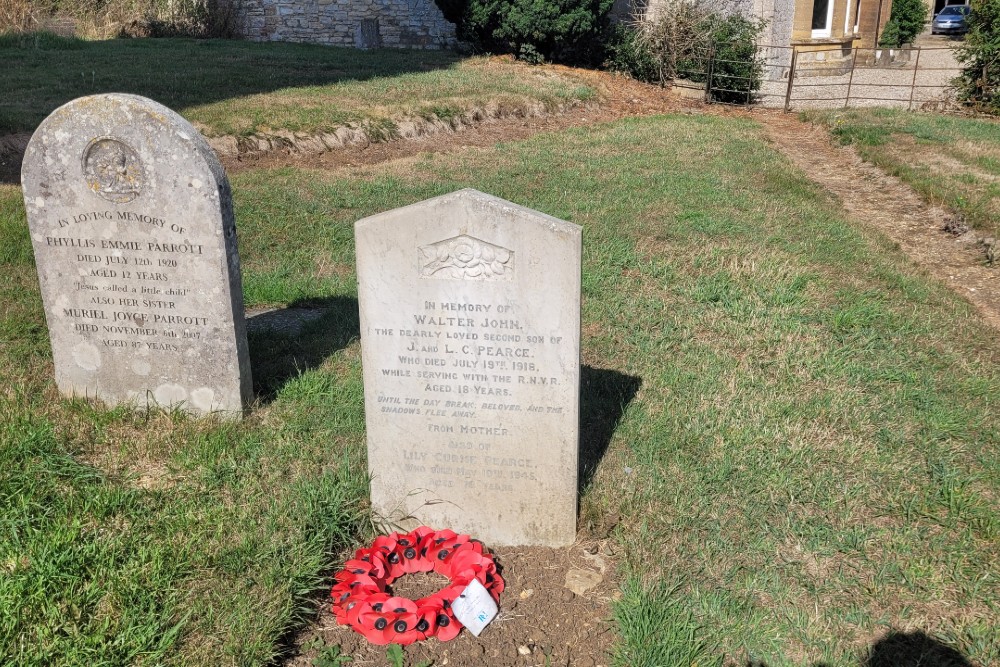 Commonwealth War Grave St. Mary Churchyard #1