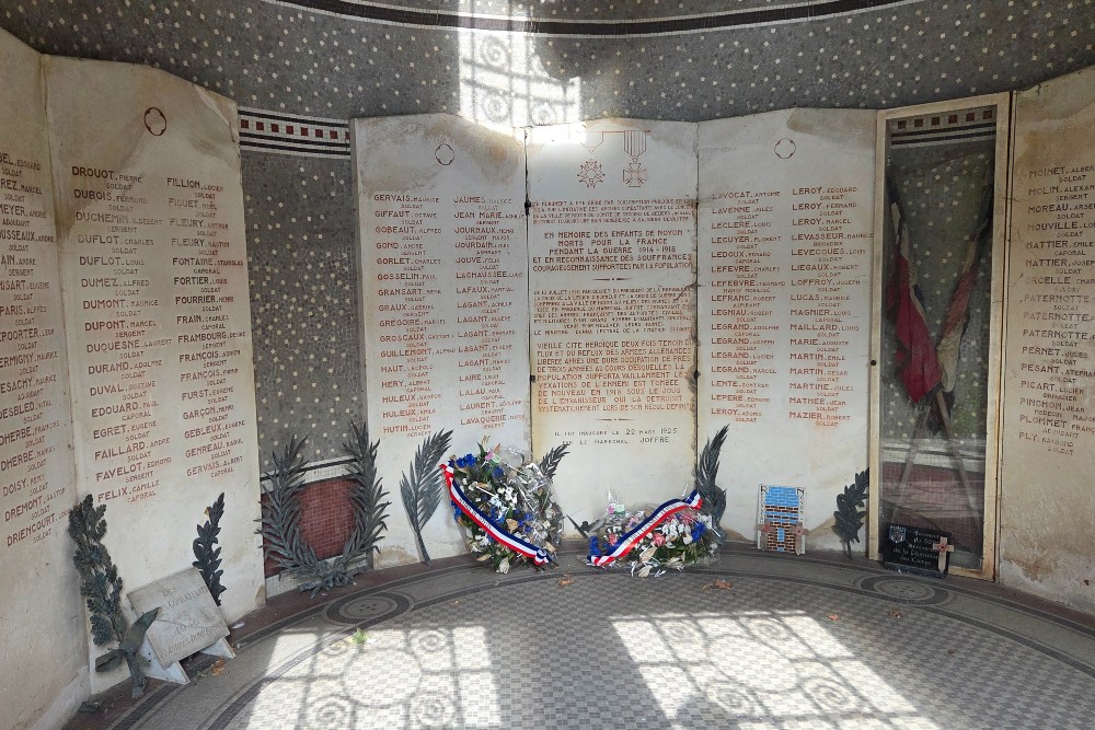 War Memorial Noyon #2