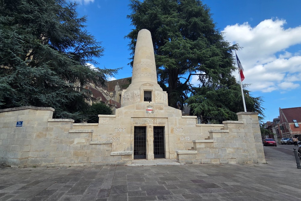 War Memorial Noyon #1