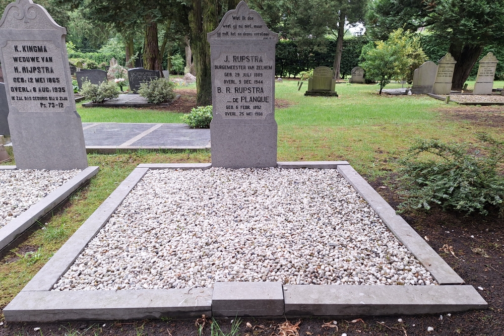Dutch War Graves Municipal Cemetery Zelhem #3
