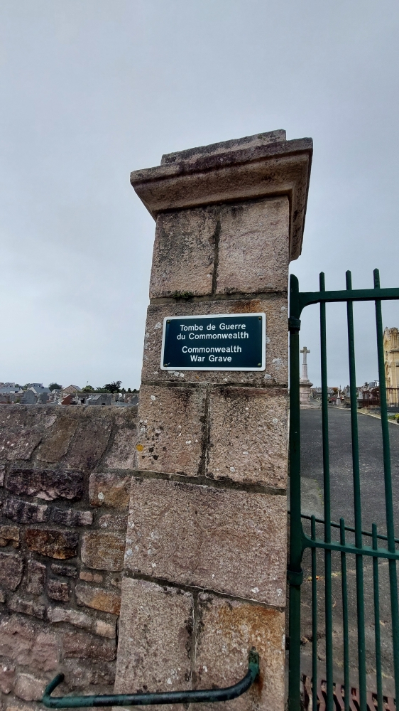 Commonwealth War Grave Erquy #3