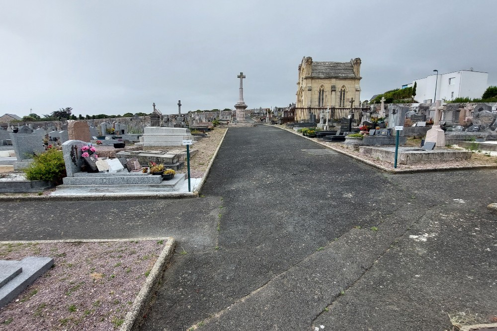 Commonwealth War Grave Erquy #1
