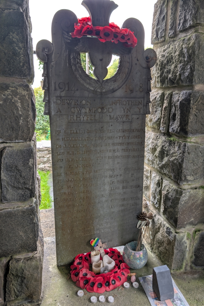 Oorlogsmonument Garreg #2