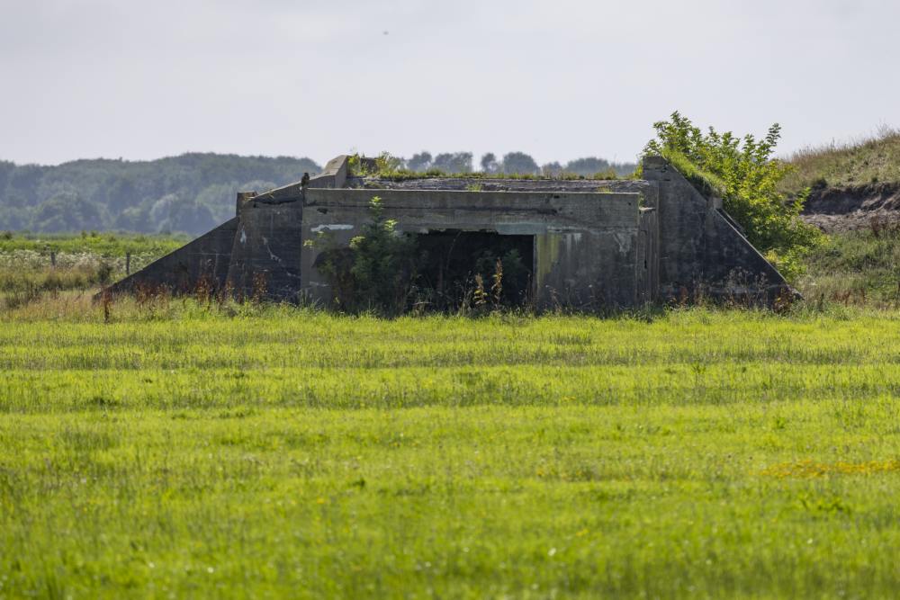 Fliegerhorst Bergen: Wn. 3 - Küver 450b Bunker (C18) #5