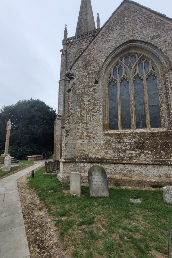 Commonwealth War Grave St. Andrew Churchyard #2