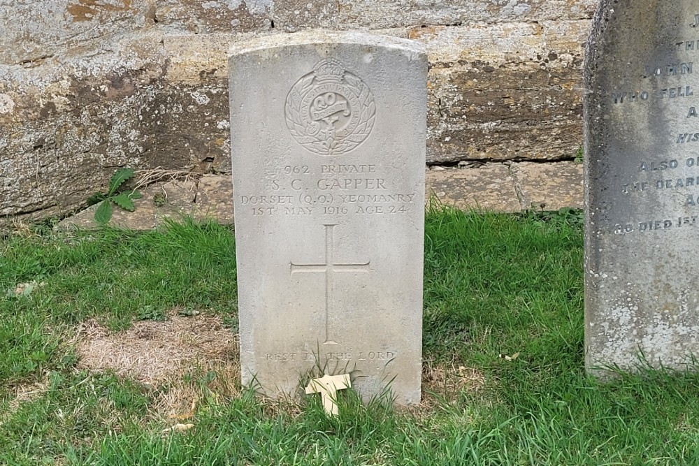Commonwealth War Grave St. Andrew Churchyard #1