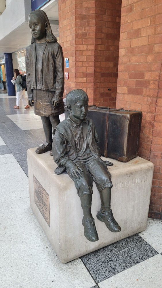 Kindertransport Sculpture, Liverpool St Station