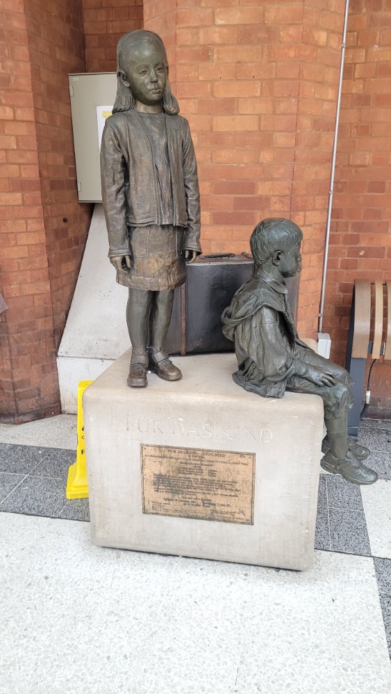 Kindertransport Sculpture, Liverpool St Station #2