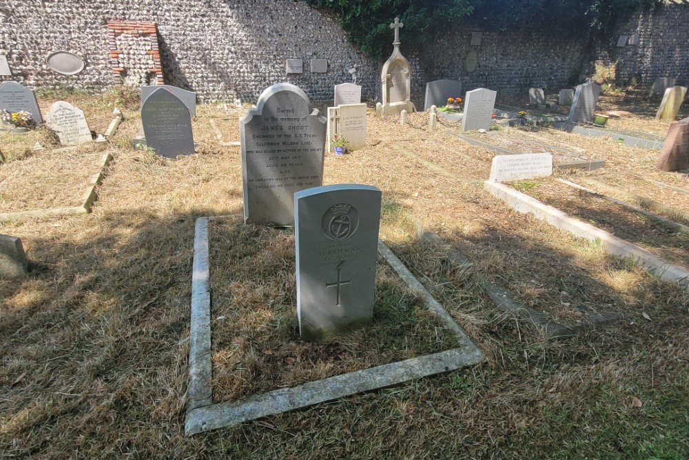 Commonwealth War Graves St Margaret Churchyard