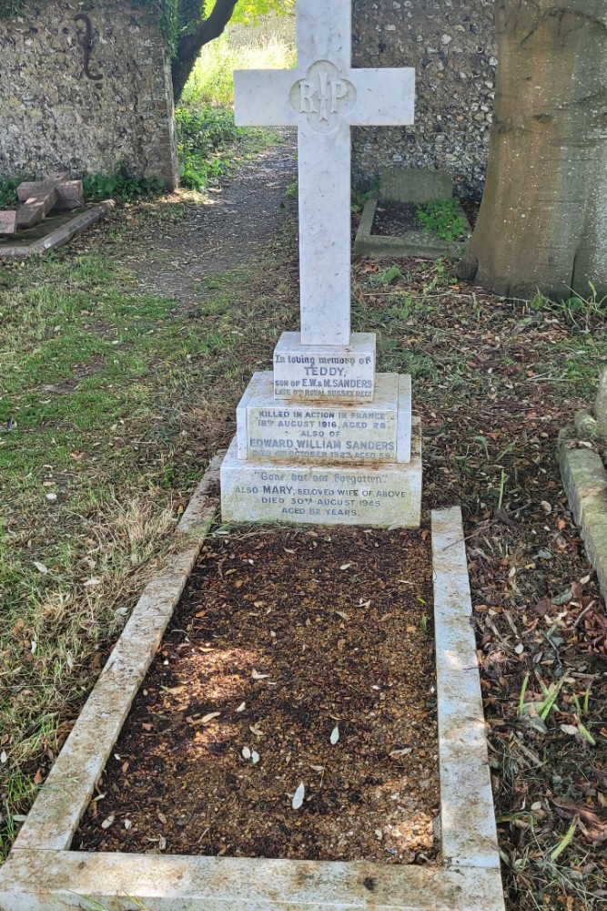 Commonwealth War Graves St Margaret Churchyard #4