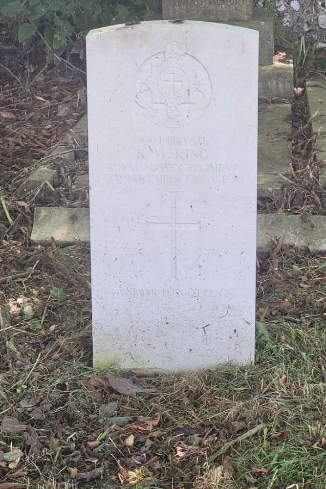 Commonwealth War Graves St Margaret Churchyard #5