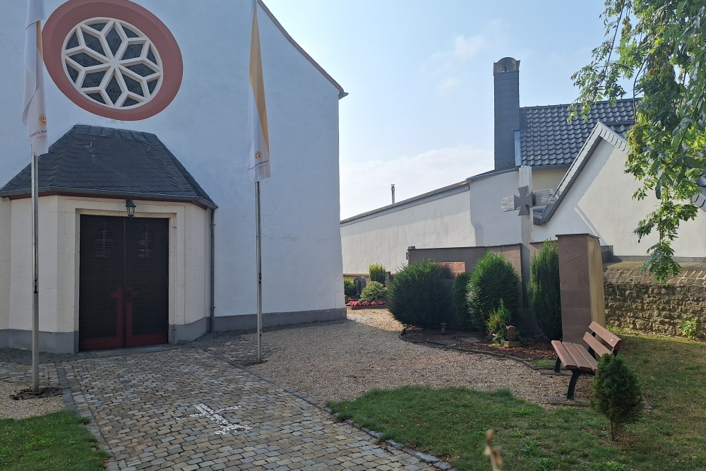 War Memorial Hoven #5