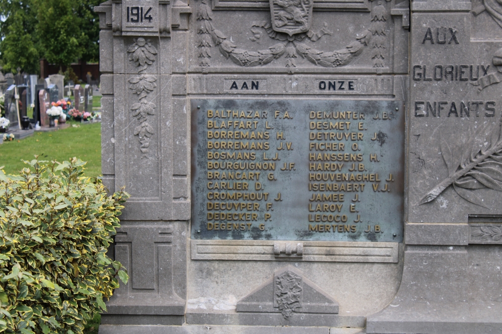 Oorlogsmonument Begraafplaats Halle #3