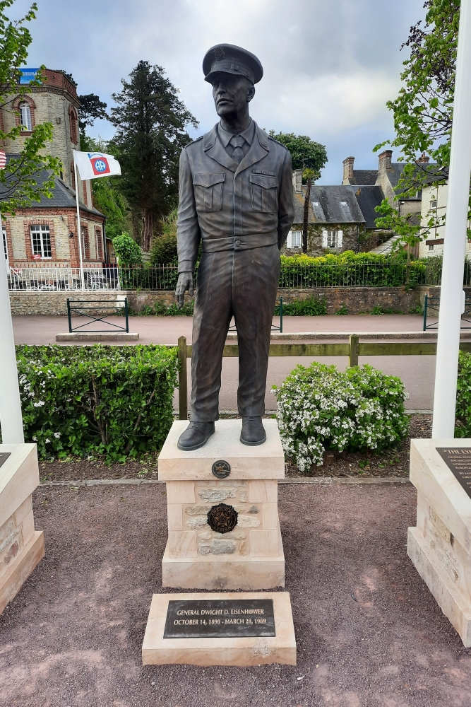 Monument Dwight Eisenhower Sainte-Mère-Église #3