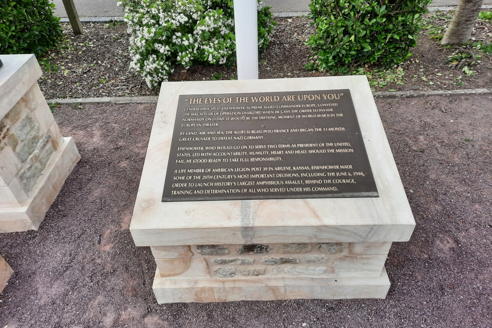 Monument Dwight Eisenhower Sainte-Mère-Église #4