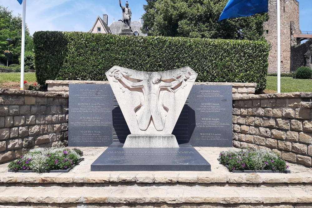 Oorlogsmonument Useldange #1