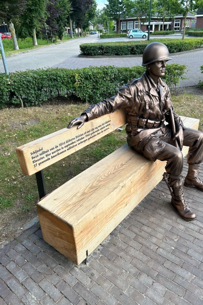 Memorial US Paratrooper Schijndel #5